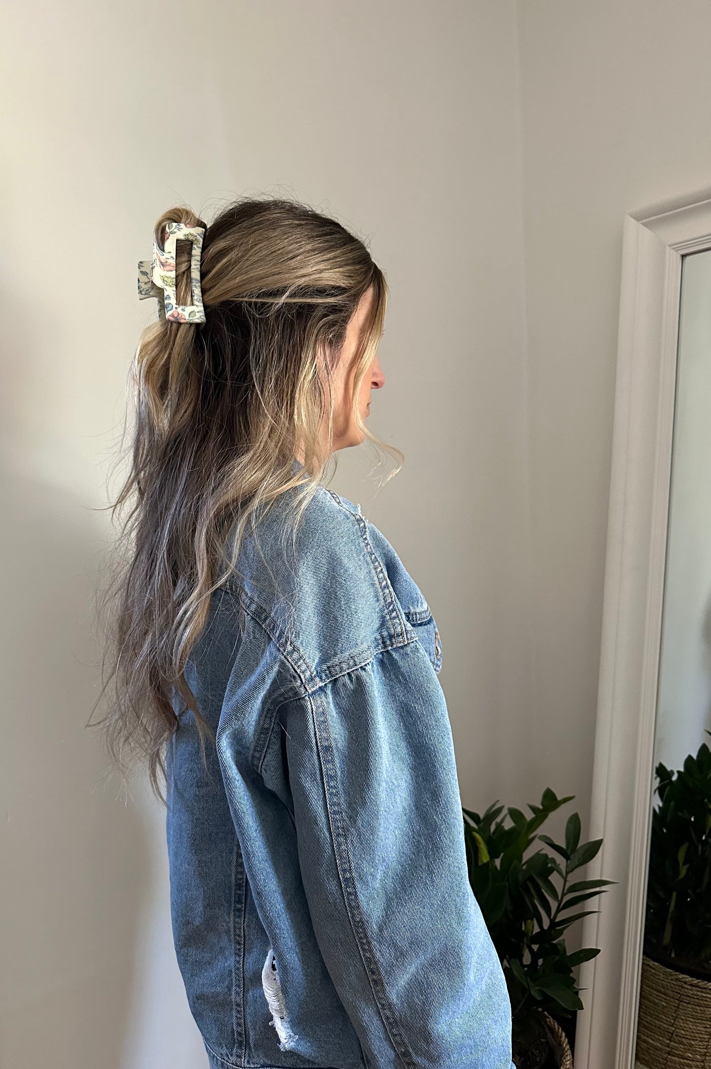 White Floral Claw Clip