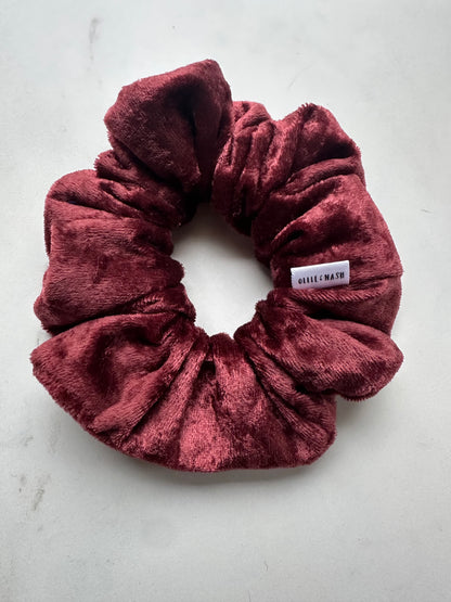 S P R I N K L E S Maroon scrunchie