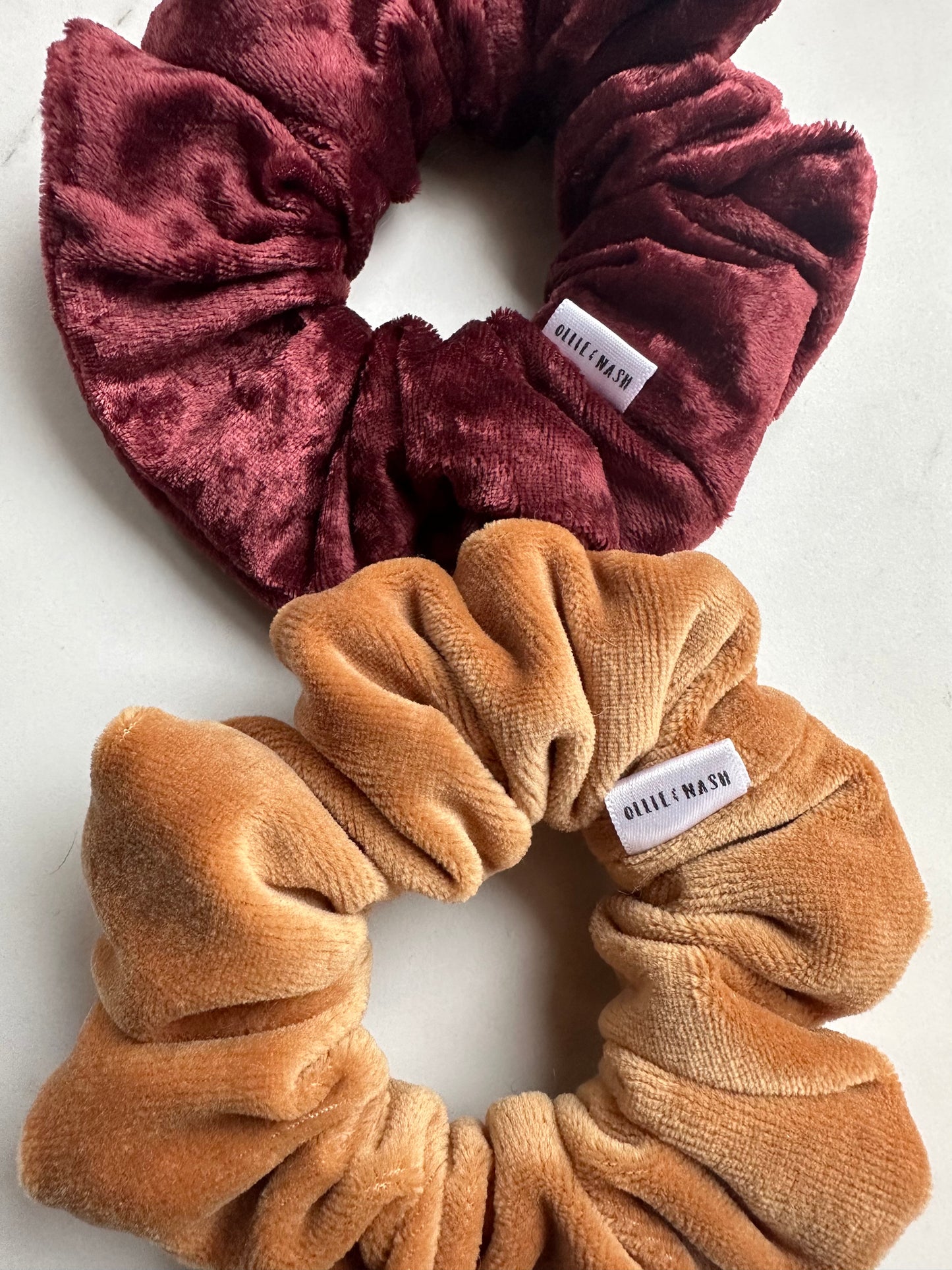 S P R I N K L E S Maroon scrunchie