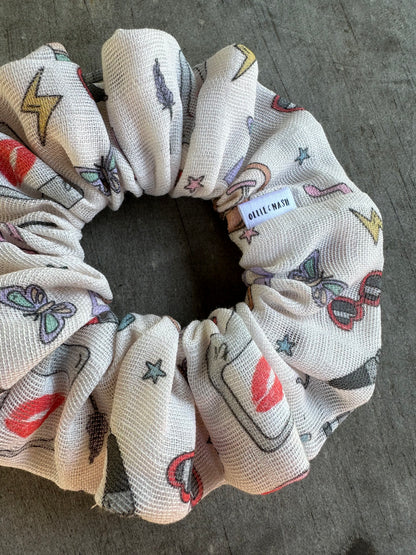 K E L C E scrunchie