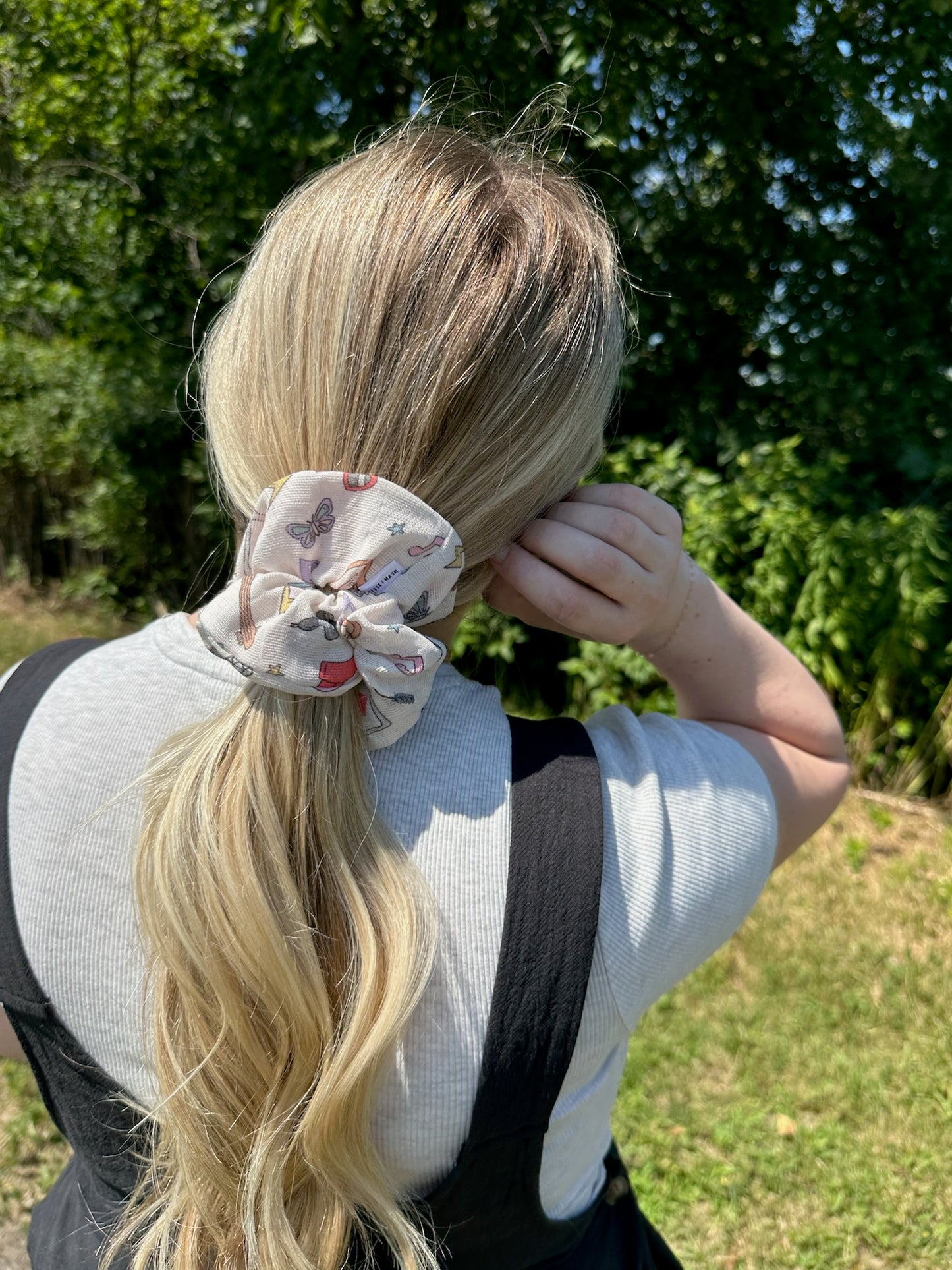 K E L C E scrunchie